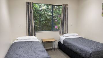 Appartement, Meerdere bedden | Individueel gedecoreerd, een bureau, geluiddichte muren