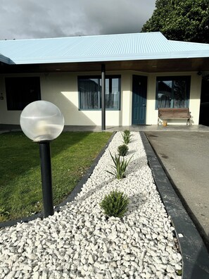 Front of property - Bassingers Motor Lodge (Levin)