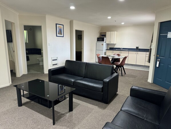 Appartement, Plusieurs lits | Décor unique, bureau, système d’insonorisation