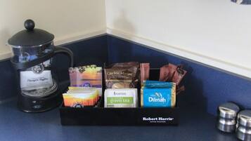 Daily continental breakfast (NZD 20 per person)