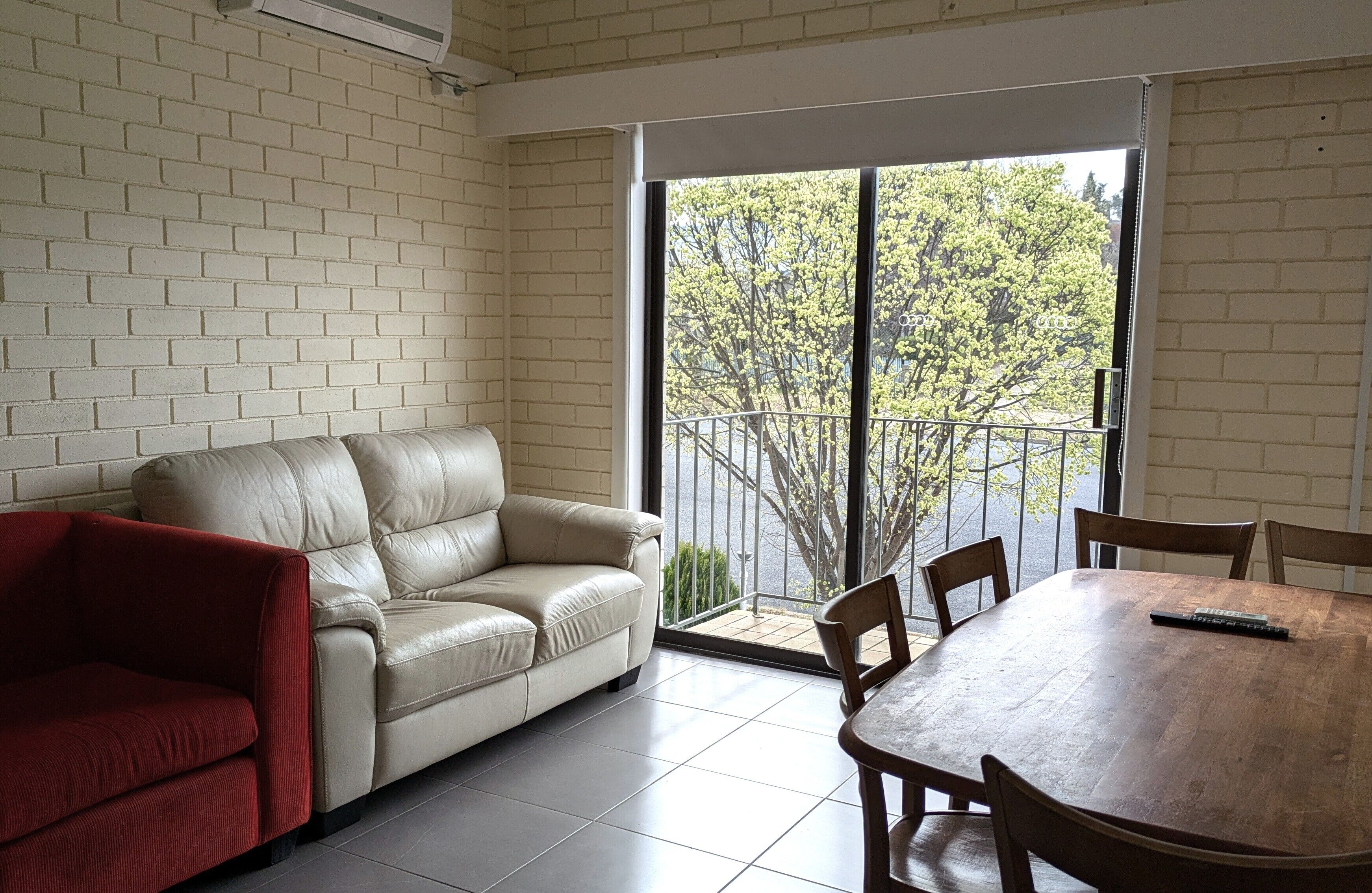 Appartement, 2 slaapkamers (Upstairs) | Woonruimte | Een flatscreentelevisie