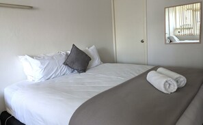 Queen Room | Bed sheets