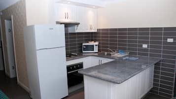 Fridge, coffee/tea maker