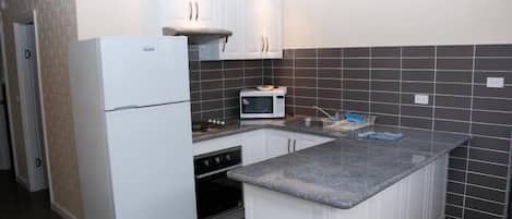 Fridge, coffee/tea maker