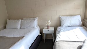 Family Room (Connecting - Upstairs) | Bed sheets - Swiss Motel (Cooma)