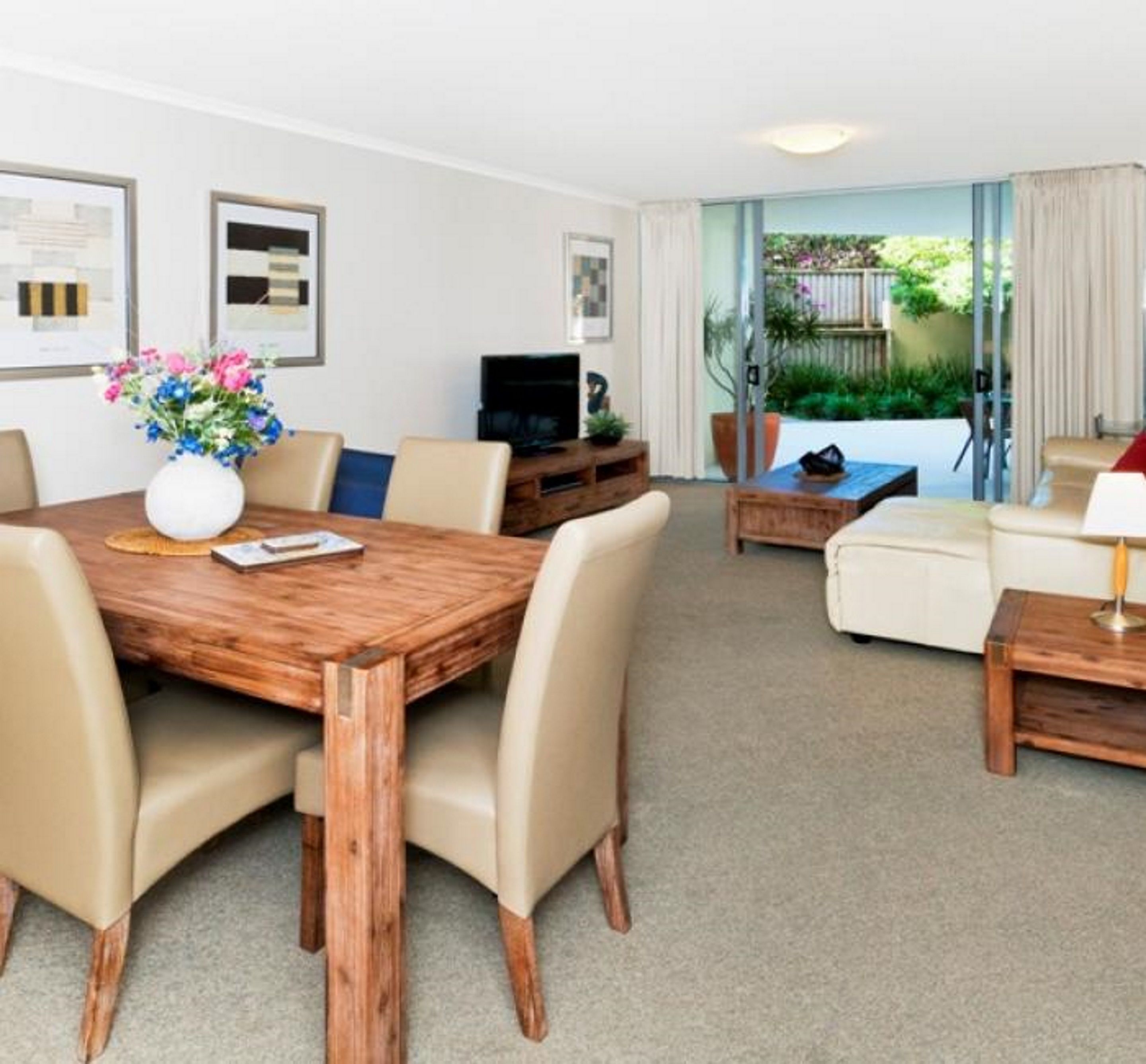 spa apartment, 3 bedrooms | in-room dining