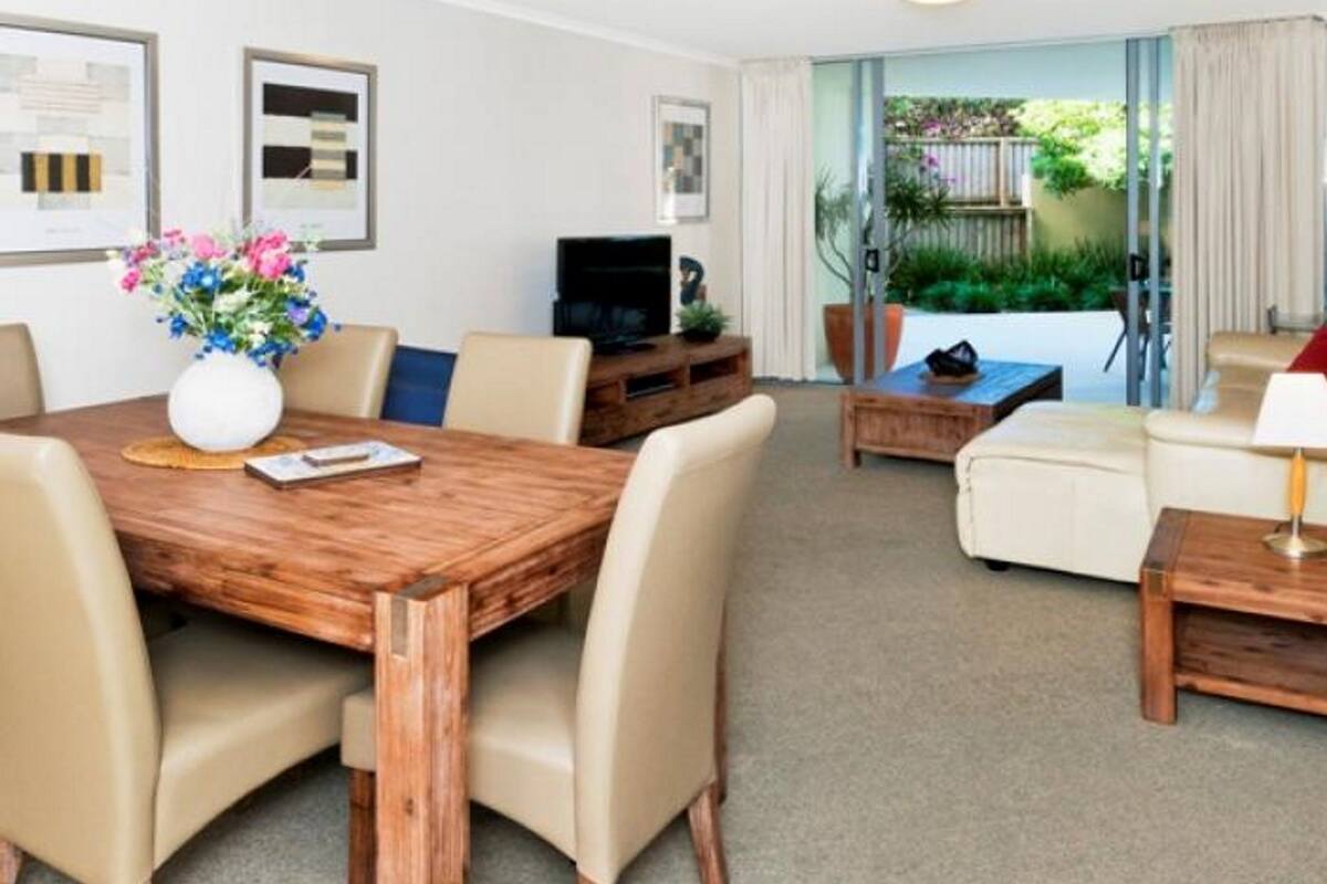 spa apartment, 3 bedrooms | in-room dining