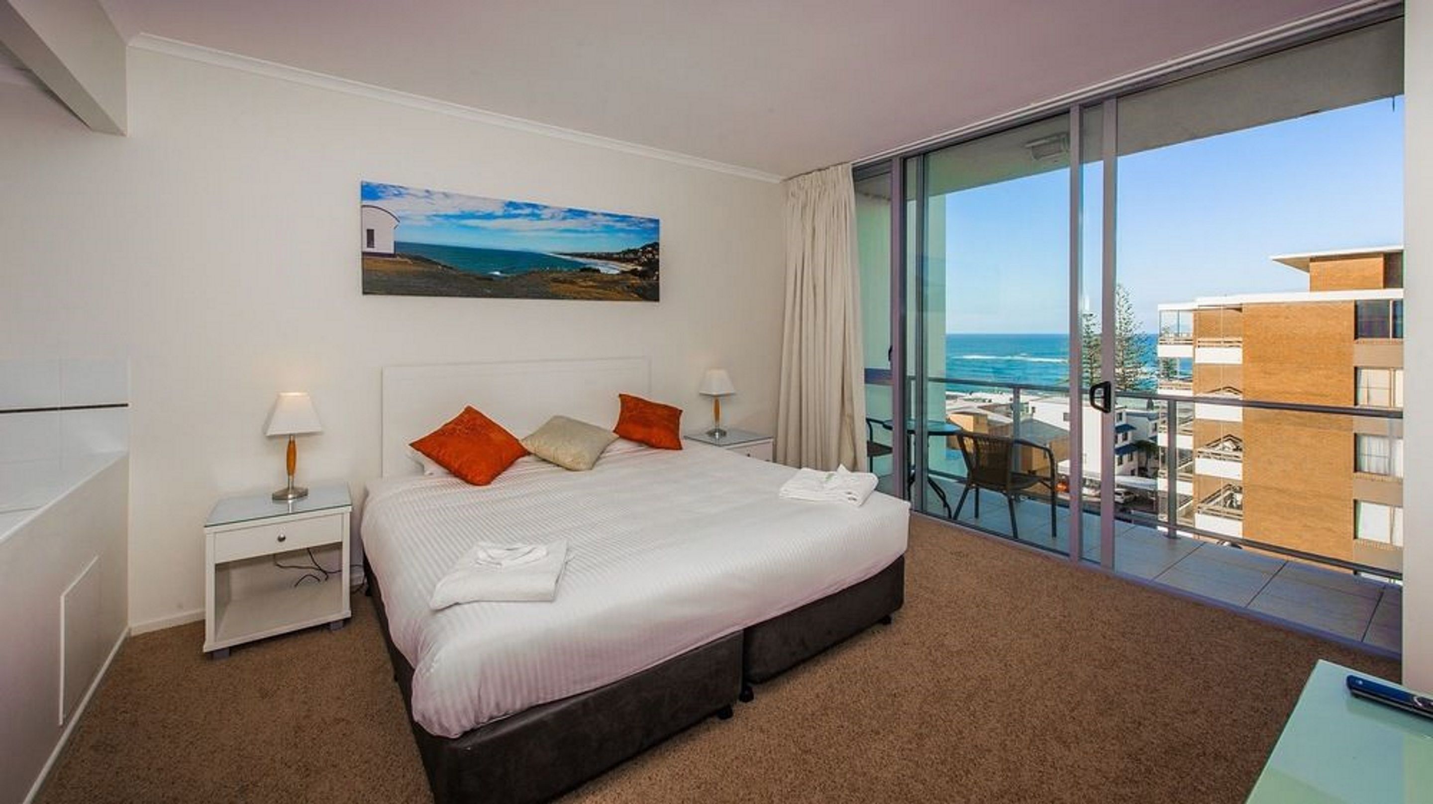 Penthouse, 3 habitaciones | Decoración personalizada, muebles diferentes y cortinas blackout 