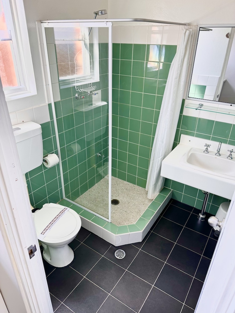 Top of the Town Motel by null