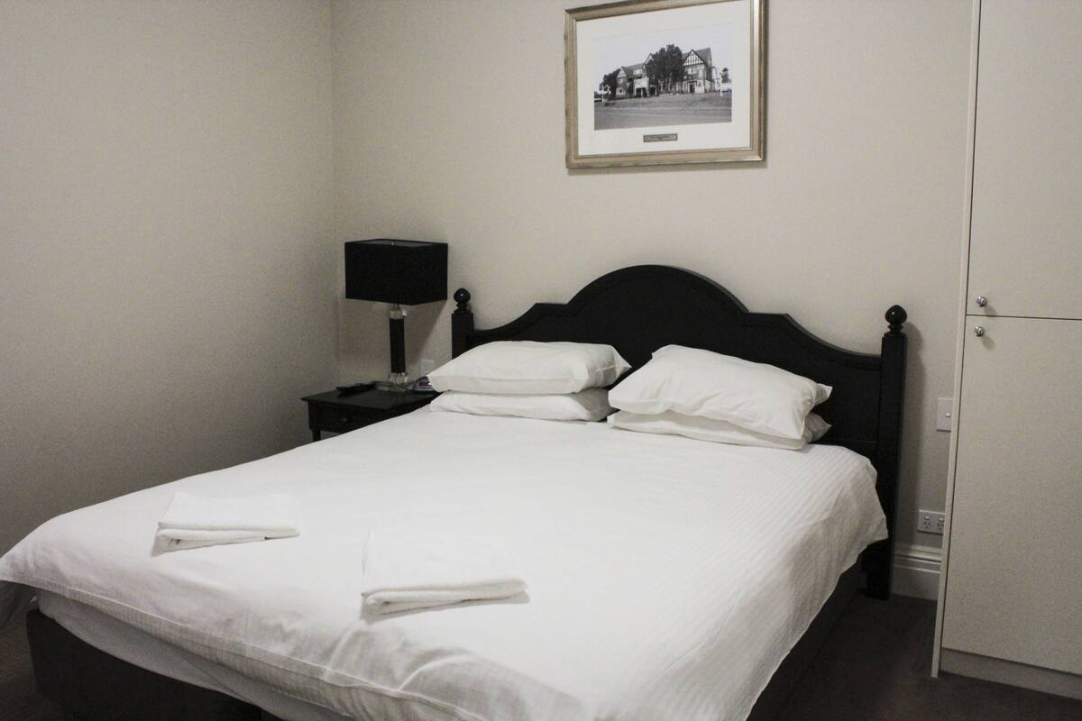 標準客房, 非吸煙房 (Two Bedroom Suite) | 書桌、摺床/加床 (收費)、床單