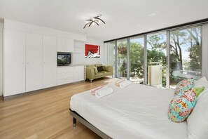 In-room safe, soundproofing, iron/ironing board, free WiFi - Little Cove Court (Noosa Heads)
