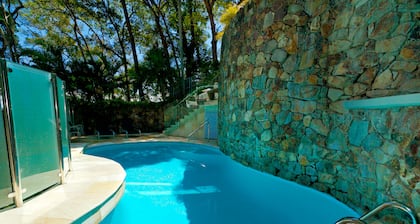 Little Cove Court
