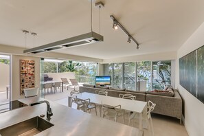 Luxury Penthouse, 4 Bedrooms, Private Pool, Ocean View | Living area | Flat-screen TV, DVD player - Little Cove Court (Noosa Heads)
