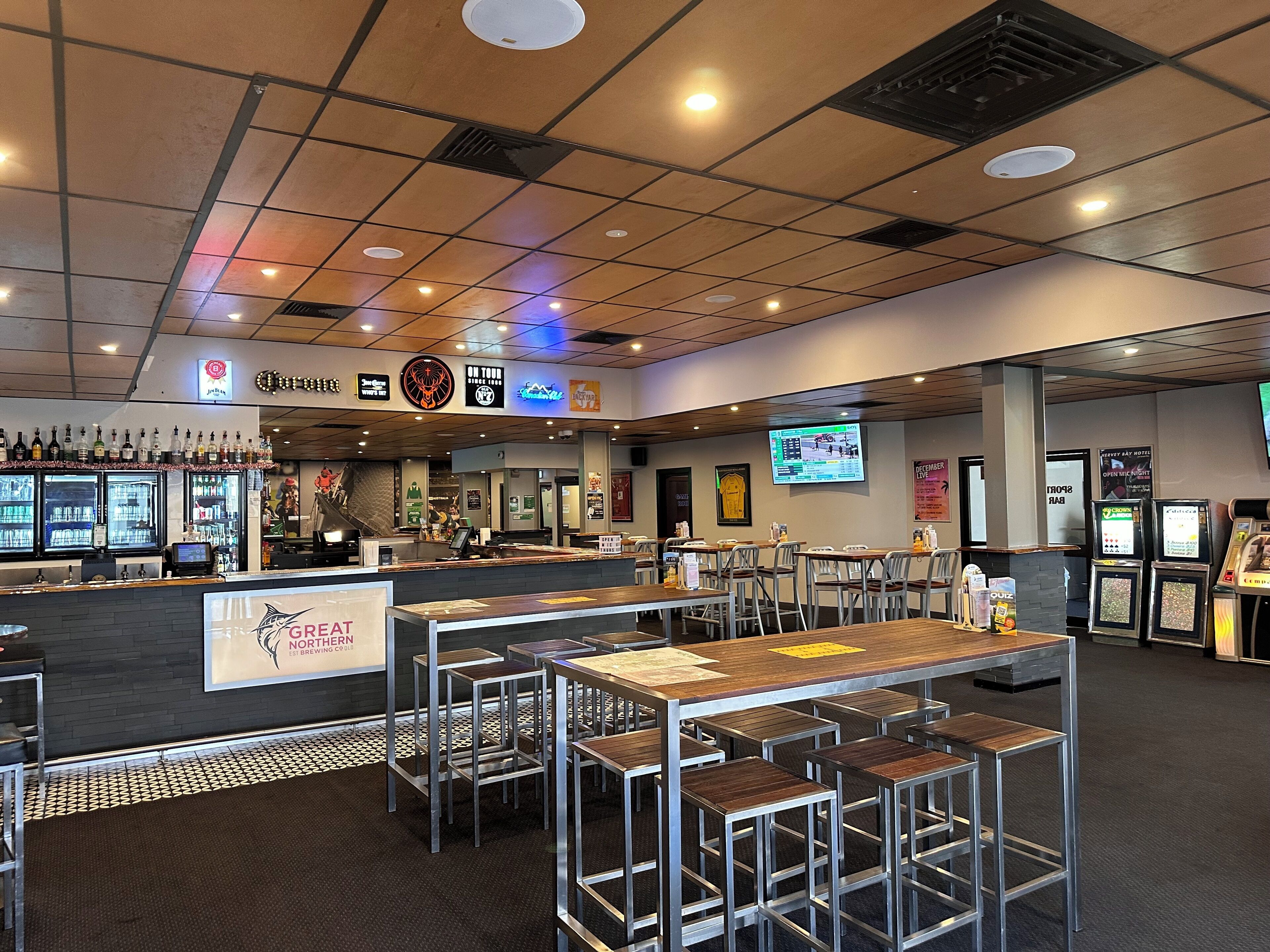 3 bars/lounges