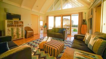 Flat-screen TV, fireplace, DVD player