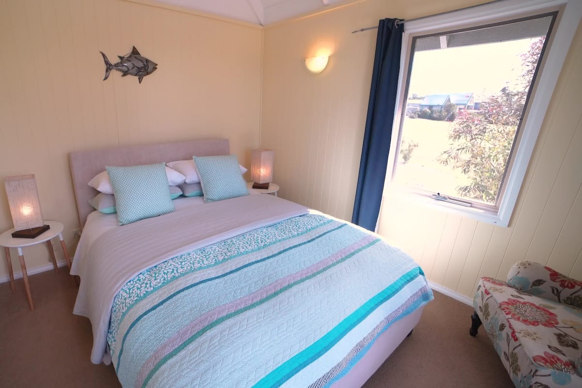2 bedrooms, individually decorated, individually furnished