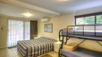 Standard Studio, Non Smoking, Kitchenette (Studio Cabin) | Free cots/infant beds, free WiFi