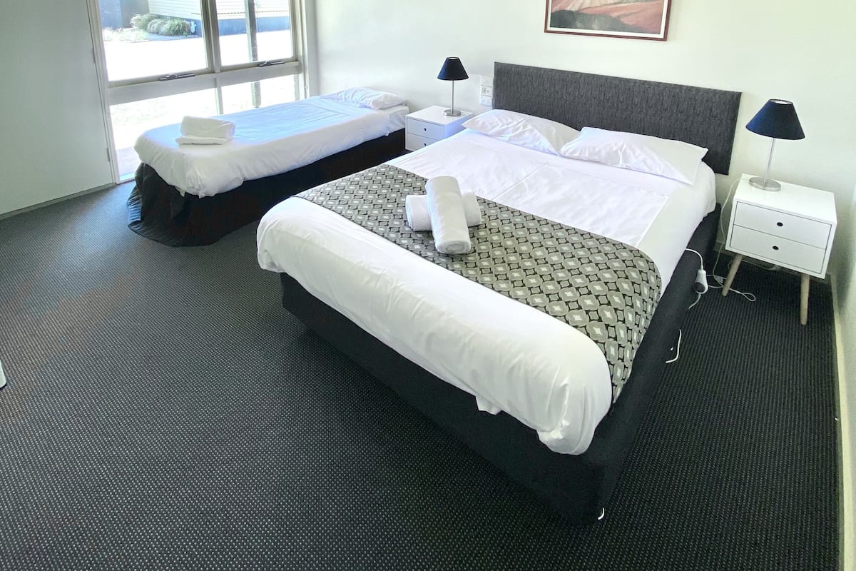 1 chambre, bureau, fer et planche à repasser, Wi-Fi gratuit