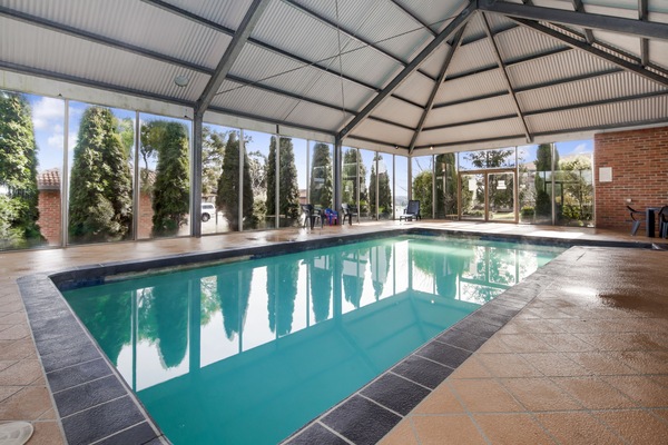 Indoor pool, sun loungers