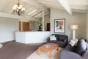 入住/退房自助服务终端