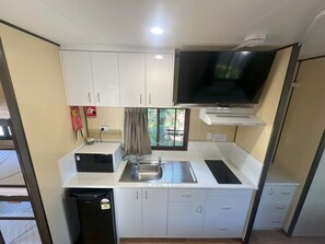 Bungalow, Shared Bathroom | Private kitchenette | Fridge, microwave, stovetop, electric kettle - 1770 Holiday Village (Seventeen Seventy)