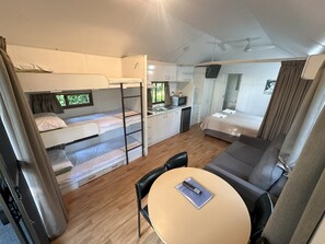 Blackout curtains, iron/ironing board, free WiFi, bed sheets - 1770 Holiday Village (Seventeen Seventy)