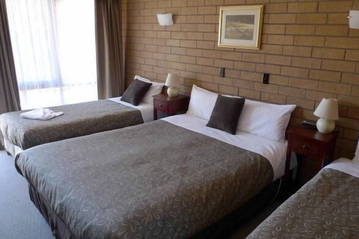 Free WiFi, bed sheets