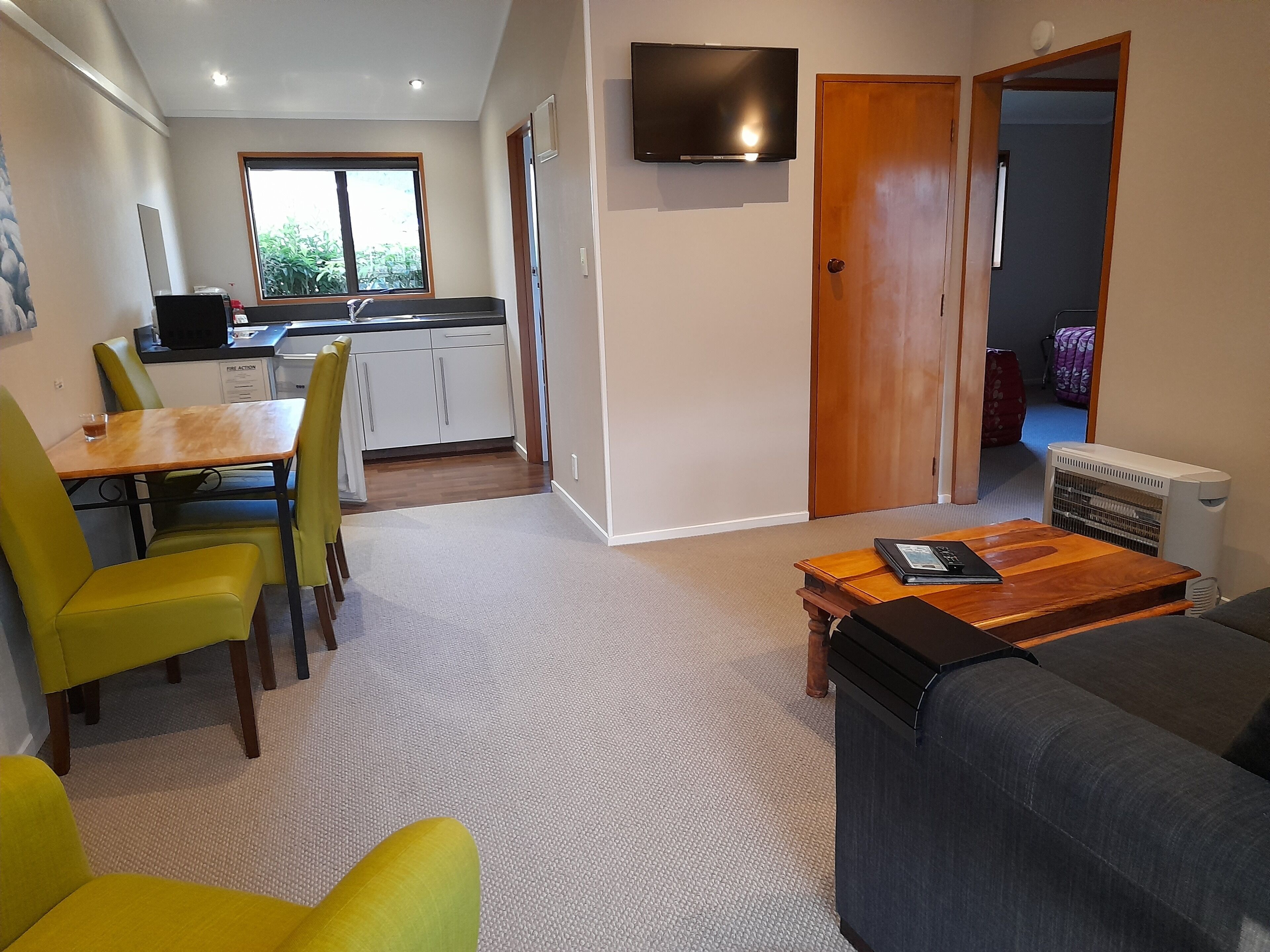 Standard Suite, 2 Bedrooms, Non Smoking, Kitchen (Queen and Twin) | Private kitchen | Fridge, microwave, electric kettle, cookware/dishes/utensils