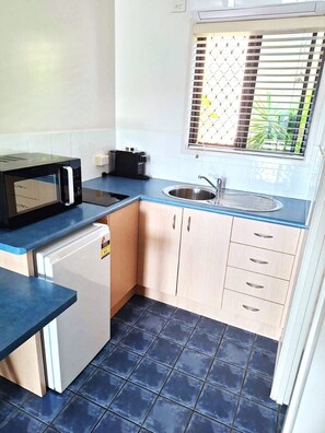 Fridge, microwave, stovetop, coffee/tea maker