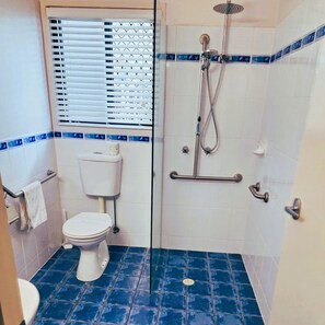 Standard-studiolejlighed - 1 queensize-seng - ikke-ryger - tekøkken | Badeværelse | Bruser, gratis toiletartikler, hårtørrer, håndklæder