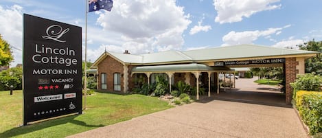 Fachada de la propiedad