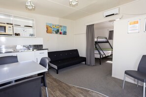 Kitchen Cabin (No Linen Supplied) | Private kitchen - Cosy Corner Holiday Park (Tauranga)