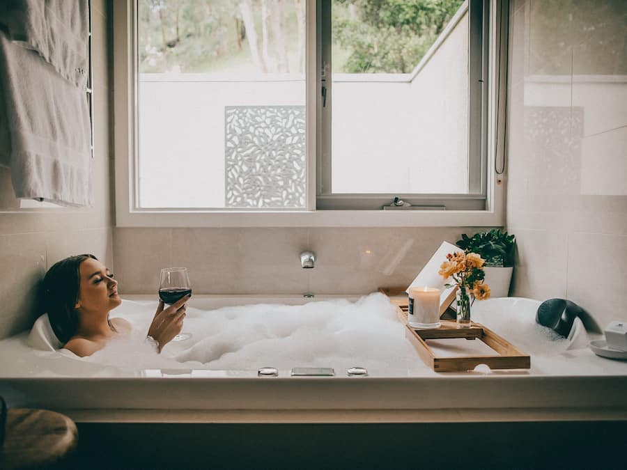 Articles de toilette de luxe, sèche-cheveux, peignoirs, chaussons