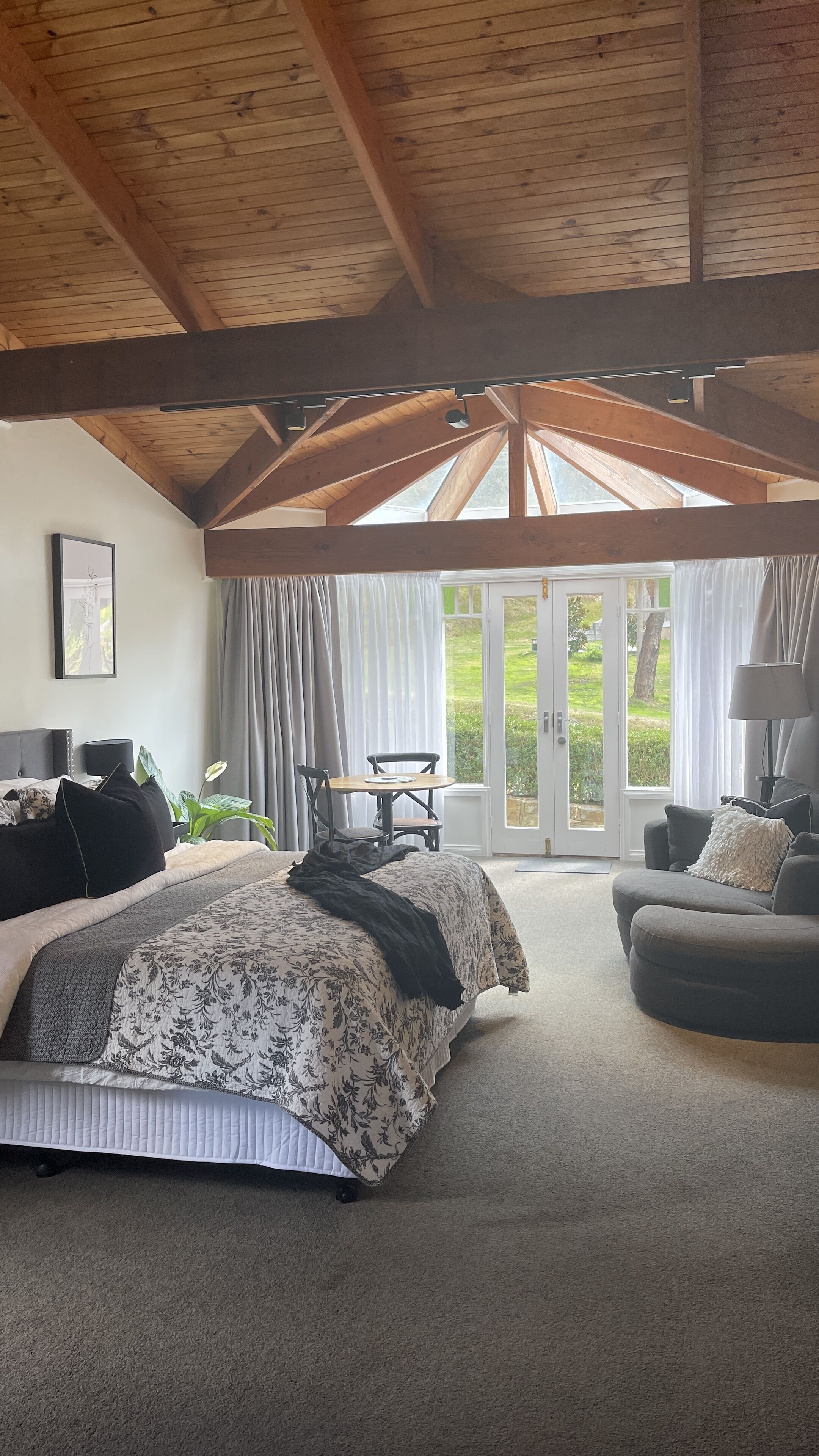 Deluxe Lodge Room | Egyptian cotton sheets, premium bedding, down duvets, pillow-top beds