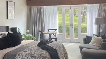 Deluxe Lodge Room | Egyptian cotton sheets, premium bedding, down duvets, pillow-top beds