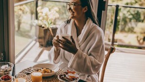 Hillside Spa Villa | In-room dining - Araluen Lodge Yarra Valley (Steels Creek)