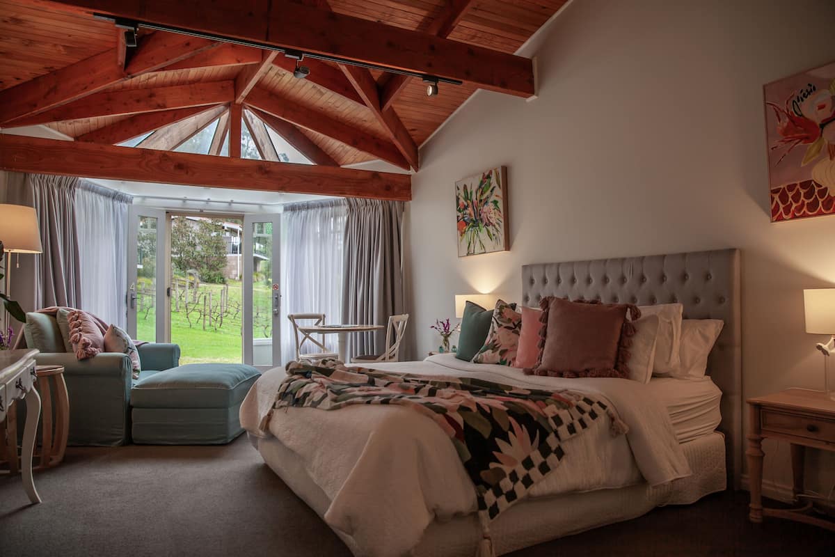 Deluxe-Zimmer, 1 King-Bett, mit Bad, Gartenblick | 1 Schlafzimmer, Bettwäsche aus ägyptischer Baumwolle