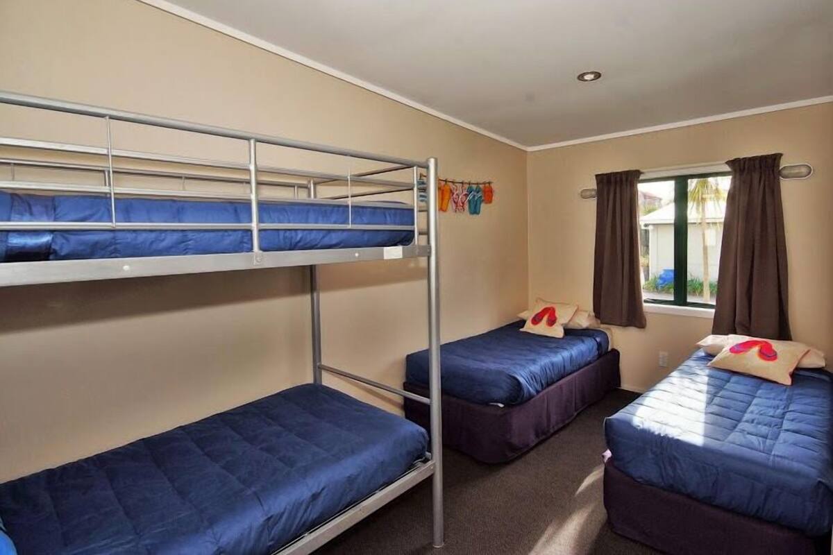 Suite, 2 Bedrooms (Park Motel 11A)