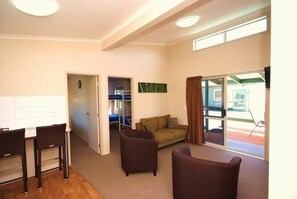 Suite, 2 soverom (Park Motel) | Oppholdsområde