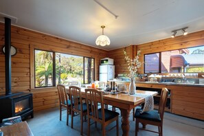 Shared kitchen - Fox Glacier Lodge (Fox Glacier)