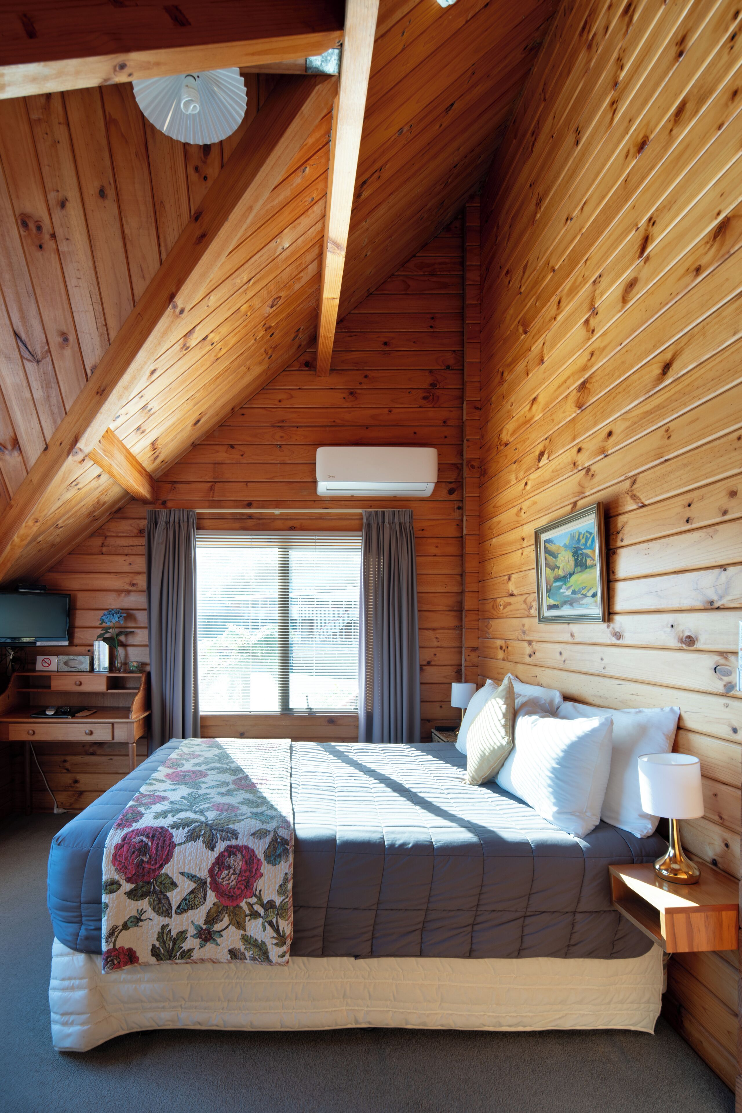 スタンダード ルーム クイーンベッド 1 台 | WiFi (無料)、ベッドシーツ