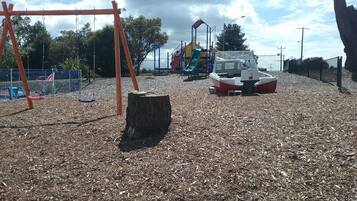 Tempat bermain anak - outdoor