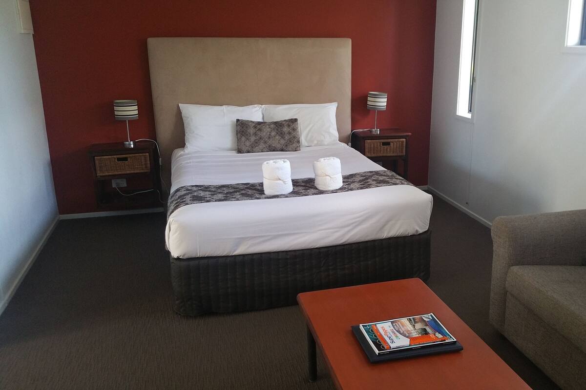 Twin Room | Iron/ironing board, WiFi (free)
