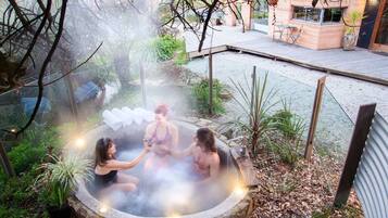 Departamento estándar, varias habitaciones, para no fumadores, cocina (Penthouse Eco Apartment) | Tina de hidromasaje