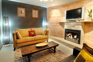 Luxury 3 Bedroom and 2 Bathroom Eco Apartment (Large Apartment + Kitchen) | Living room - Dreamers (Tawonga South)