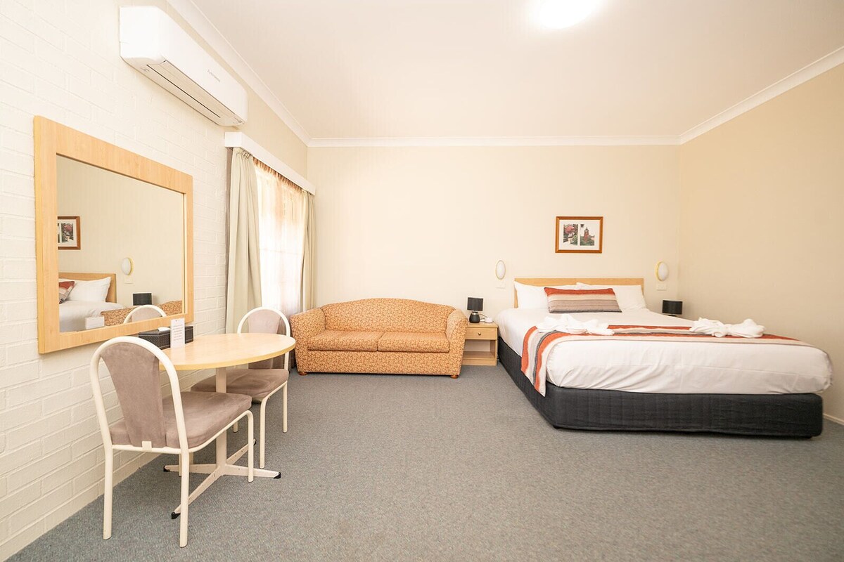 Executive tweepersoonskamer, 1 kingsize bed | Woonruimte | Flatscreentelevisie
