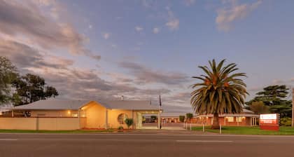 Country Gardens Motor Inn