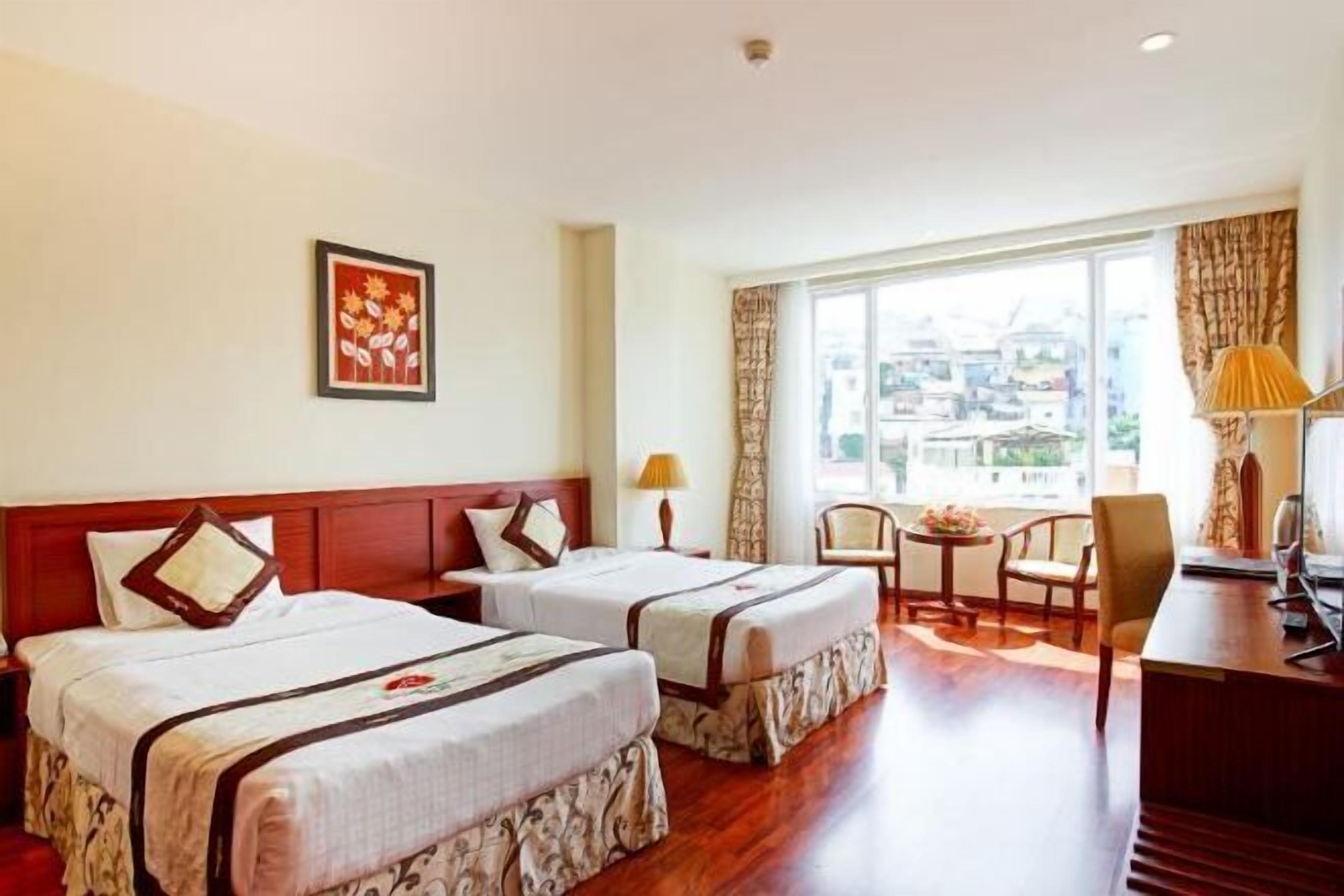 Ropa de cama de alta calidad, minibar, caja fuerte