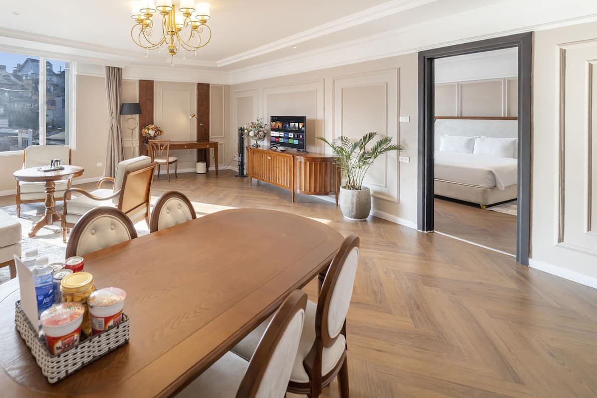 1 bedroom, premium bedding, minibar, in-room safe