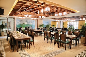 2 Restaurants, Frühstück, Mittagessen, Abendessen, internationale Küche